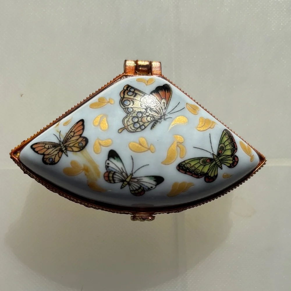 🔴New Set Of 3 Porcelain Tricket Boxes, Blue & White & Multicolored Butterflies - Picture 4 of 7